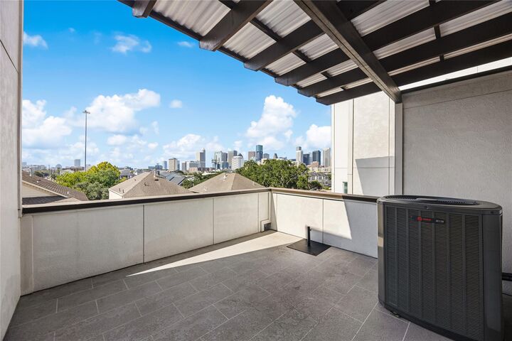 Property Photo: 2111 McGowen Street TX 77004