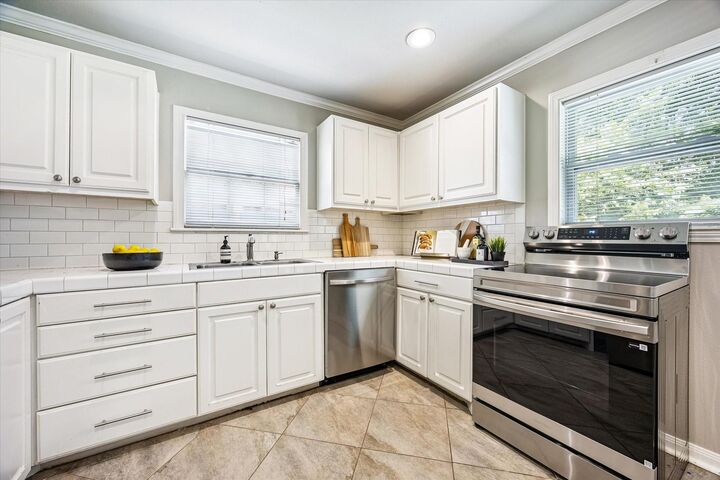 Property Photo:  140 Pamellia Drive  TX 77401 