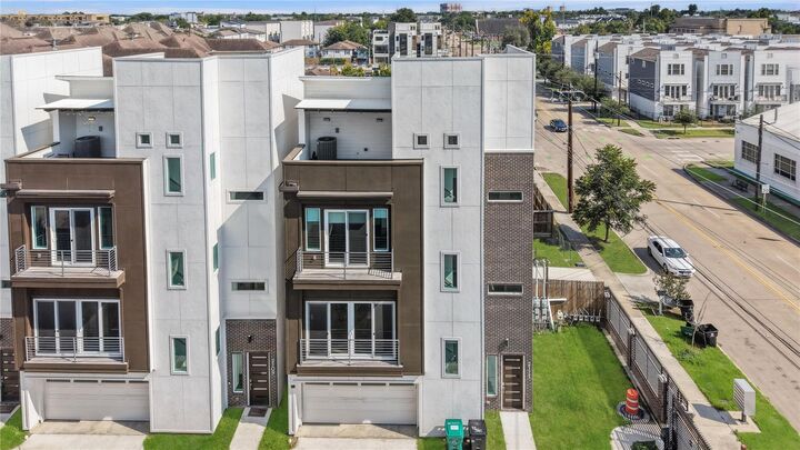 Property Photo:  2111 McGowen Street  TX 77004 