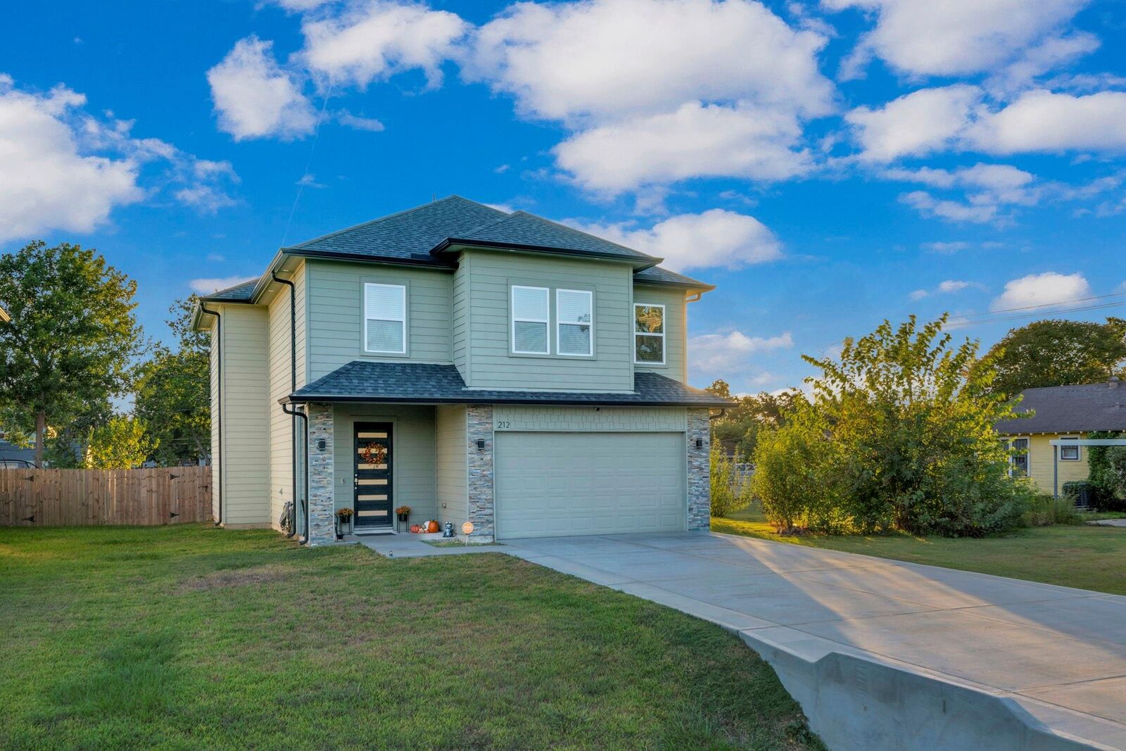 Property Photo:  212 S Lobit Street  TX 77571 