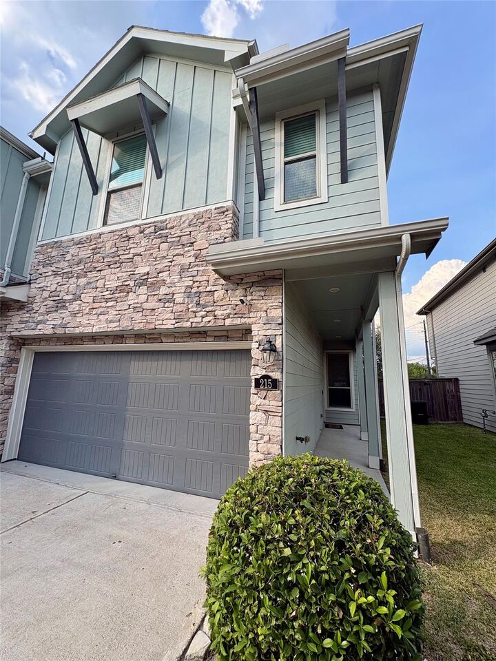 Property Photo:  215 Club Crest Lane  TX 77009 