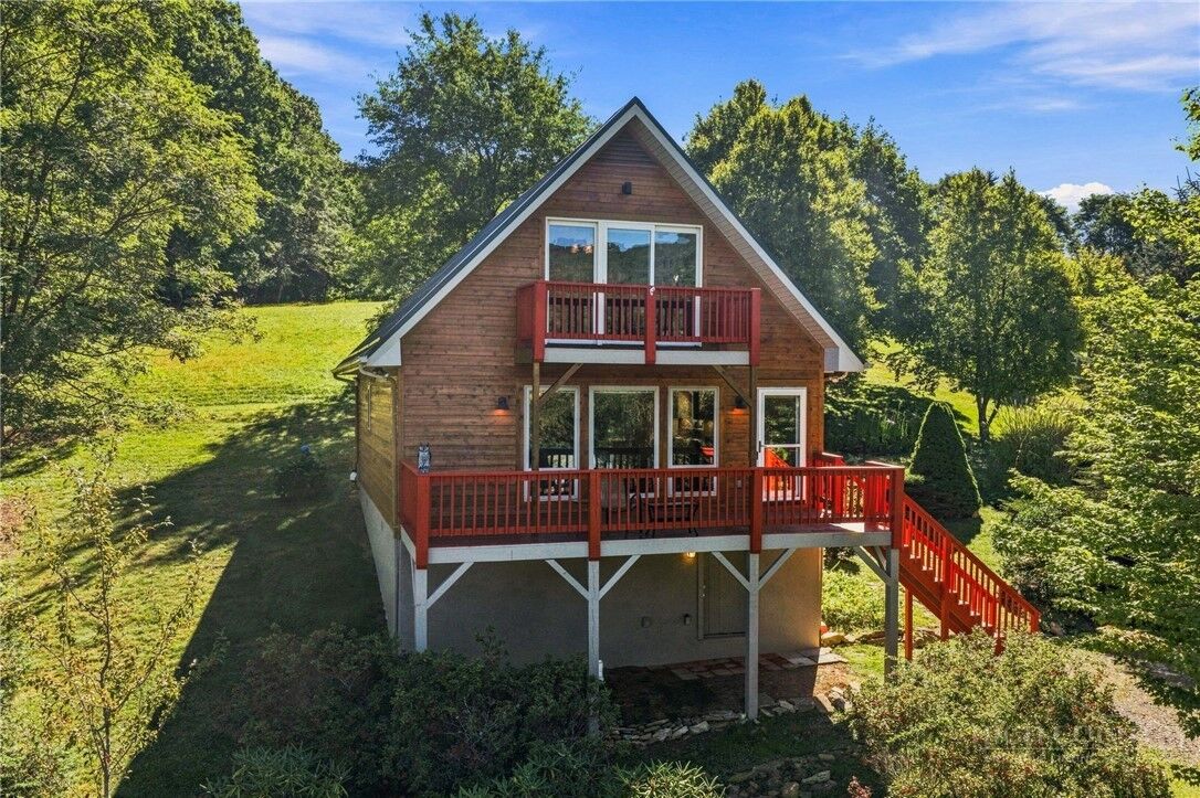 Property Photo: 190 Camelot Drive NC 28604