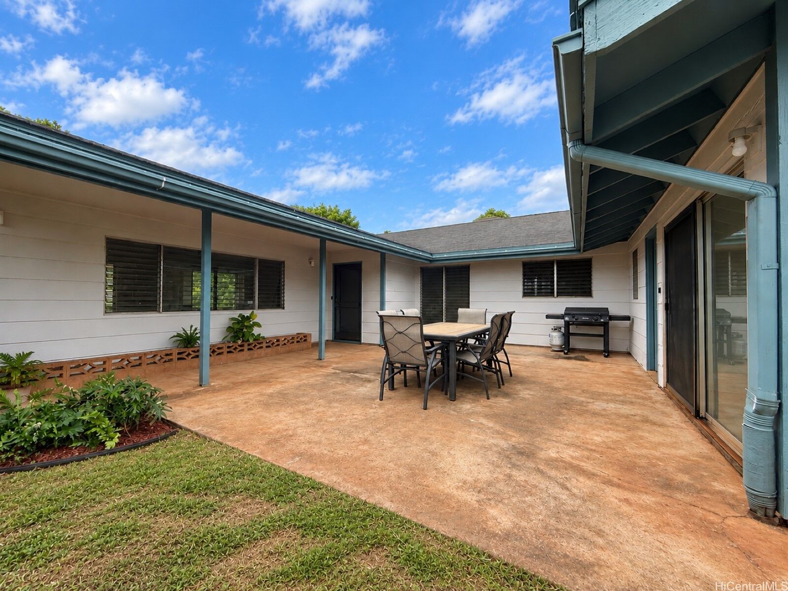 Property Photo:  94-378 Keehuhiwa Street  HI 96789 