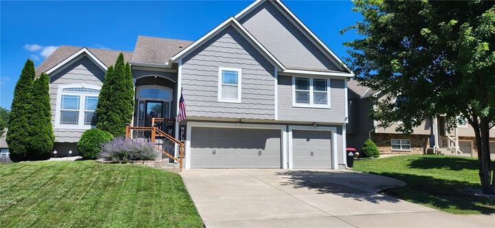 Property Photo:  705 18th Circle  MO 64034 