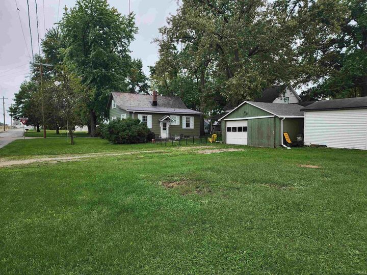 Property Photo:  467 E Franklin Street  IN 46711 