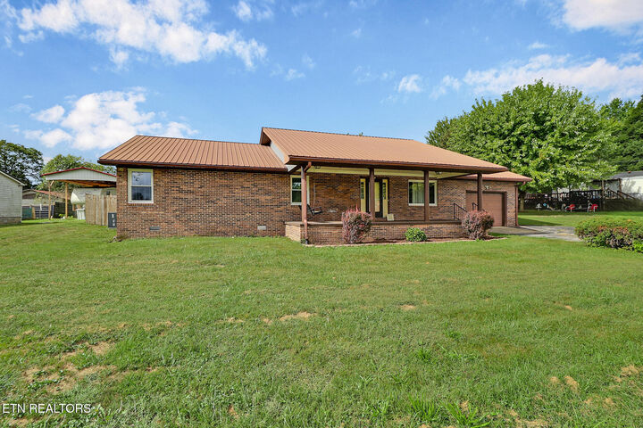 Property Photo:  105 E Minnie Ave  TN 38574 