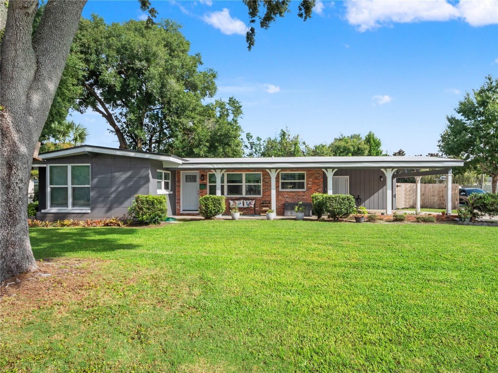 Property Photo: 1210 Canberra Avenue FL 32806
