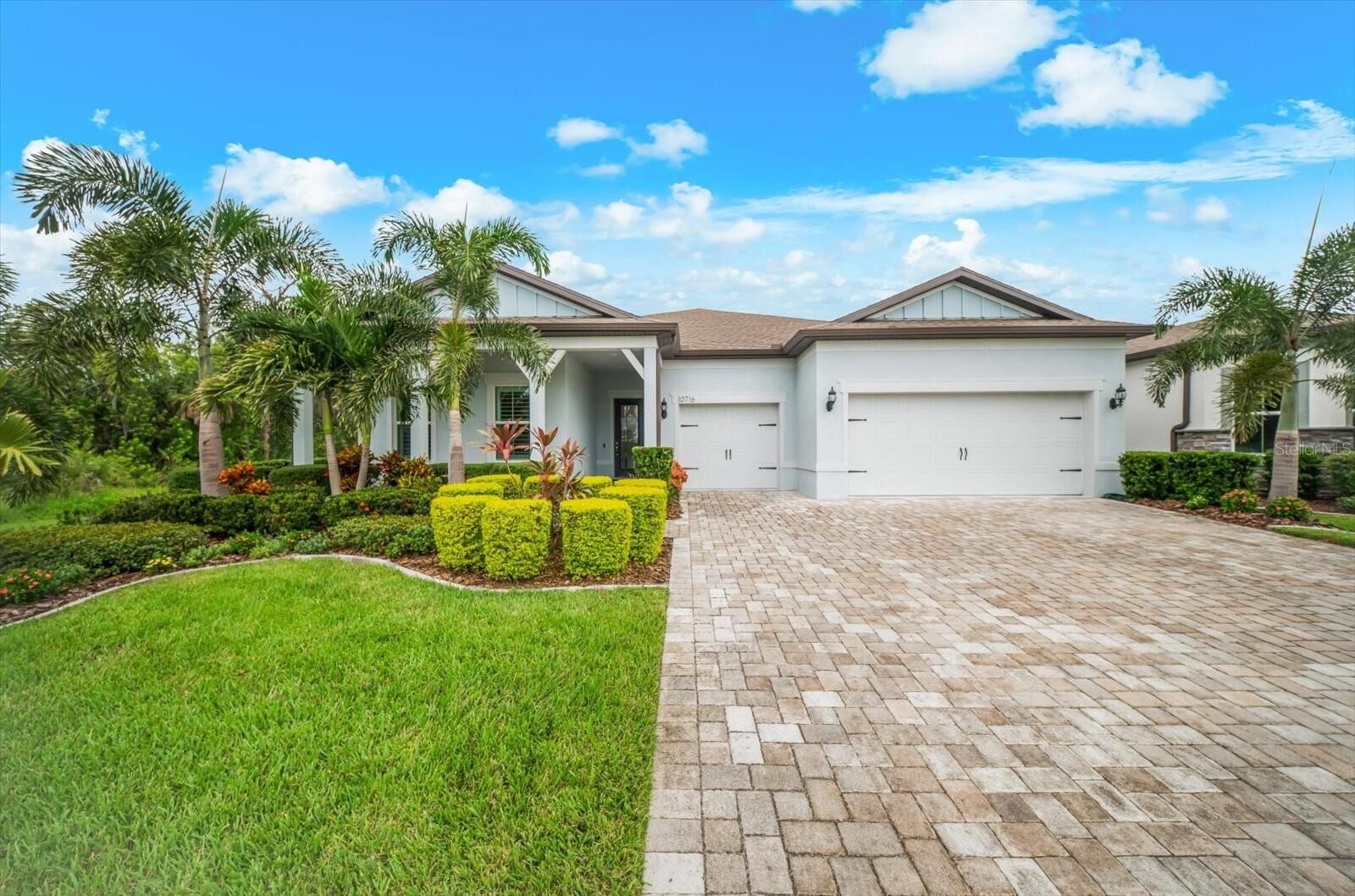 Property Photo:  10716 Saratoga Place  FL 34219 