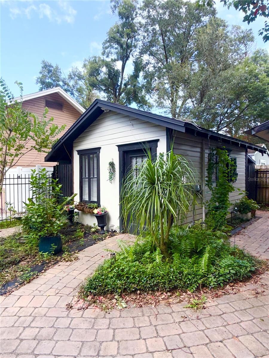 Property Photo:  407 N Shine Avenue  FL 32803 