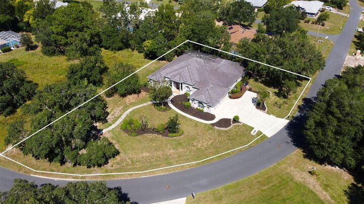 Property Photo: 1815 E Allegrie Drive FL 34453
