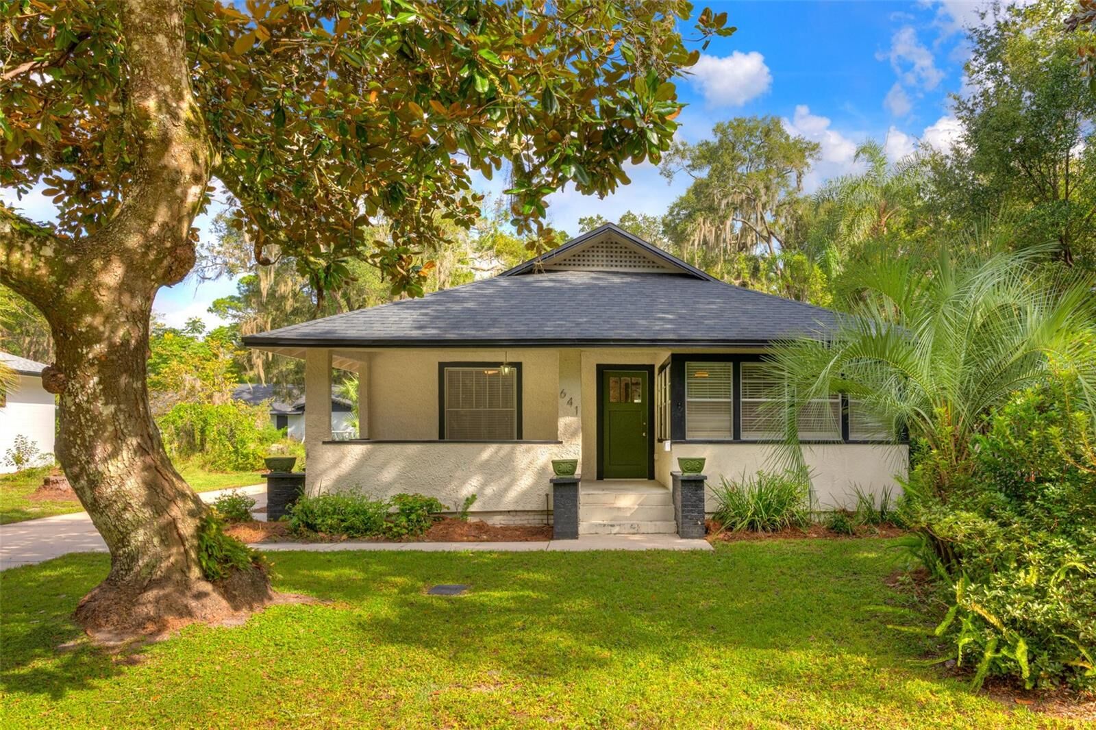 Property Photo: 641 E Pennsylvania Avenue FL 32724