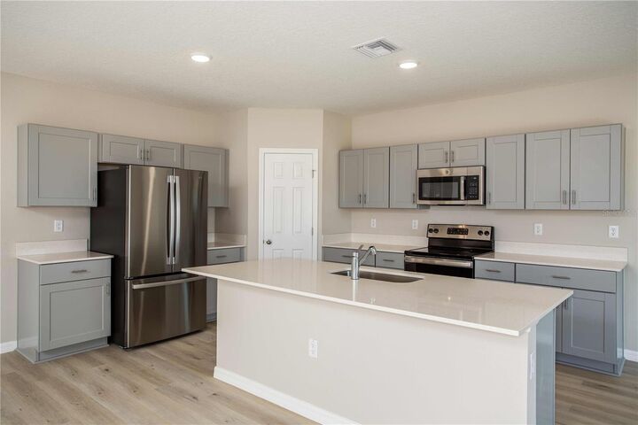 Property Photo:  2167 Lawson Way  FL 33541 