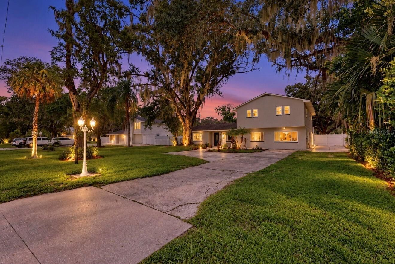 Property Photo:  11004 Riverview Drive  FL 33578 