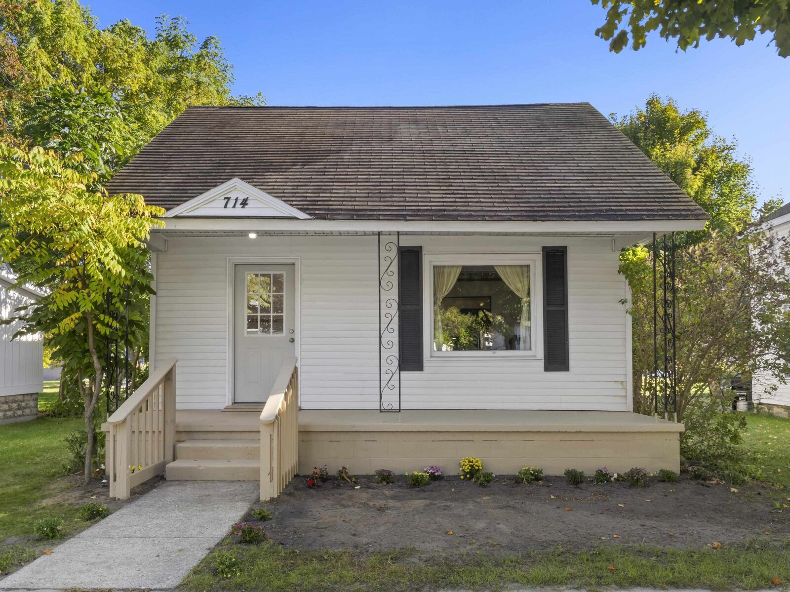 Property Photo:  714 James Street  MI 49635 