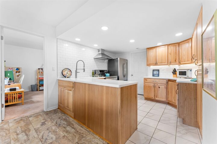 Property Photo:  1660 Cliffs Landing 102  MI 48198 