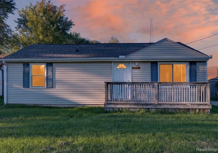 Property Photo:  5465 Raymond Avenue  MI 48509 1927 