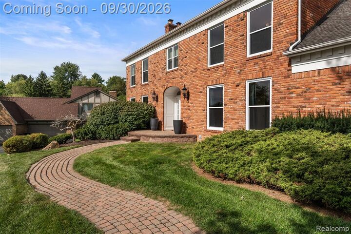 Property Photo: 3250 Chestnut Run Drive MI 48302 1113
