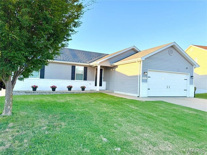 Property Photo: 711 Ward IL 62298