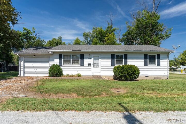 Property Photo:  1000 W Church  IL 62946 