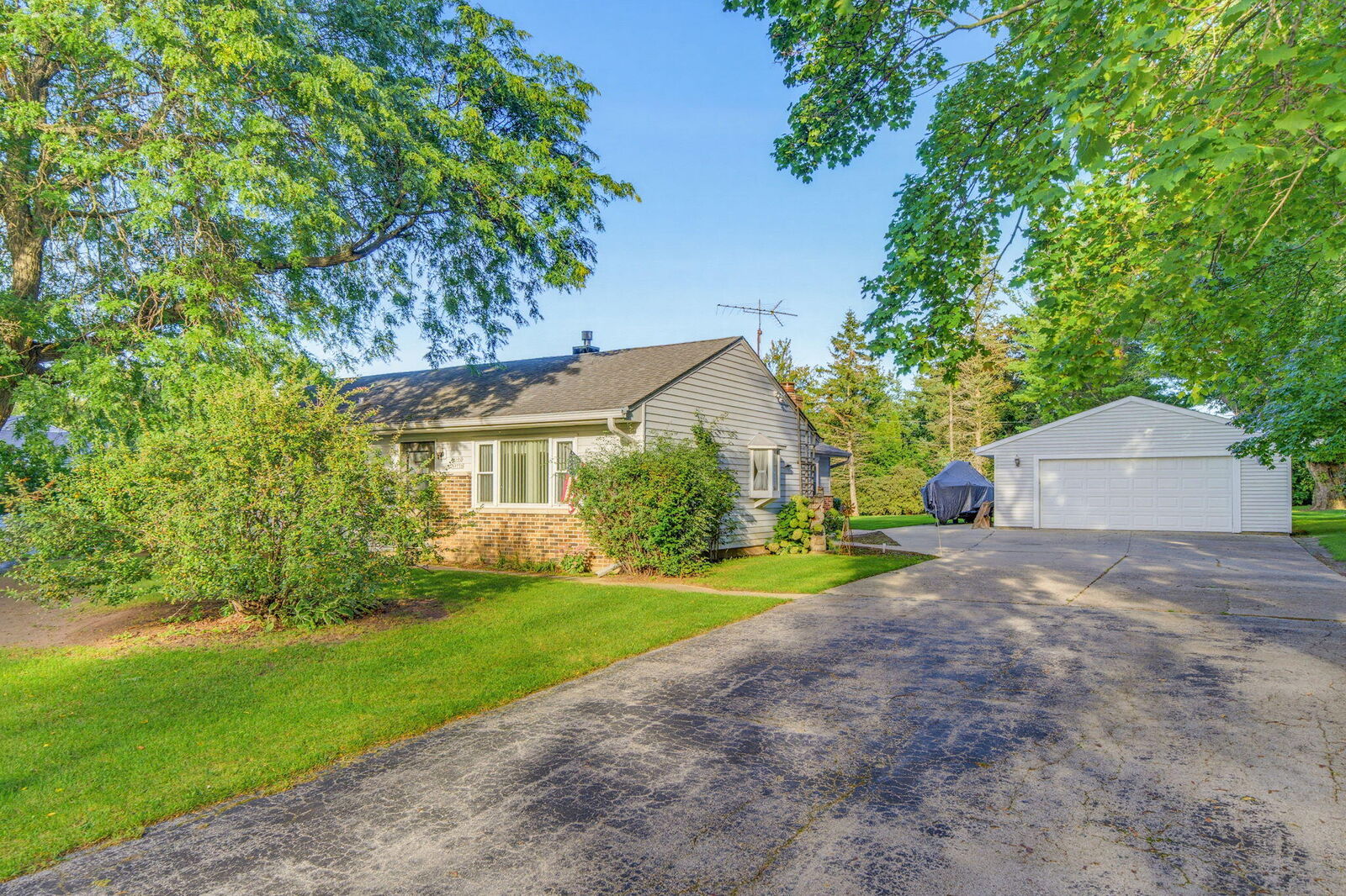 Property Photo: W160n9756 Colonial Dr WI 53022