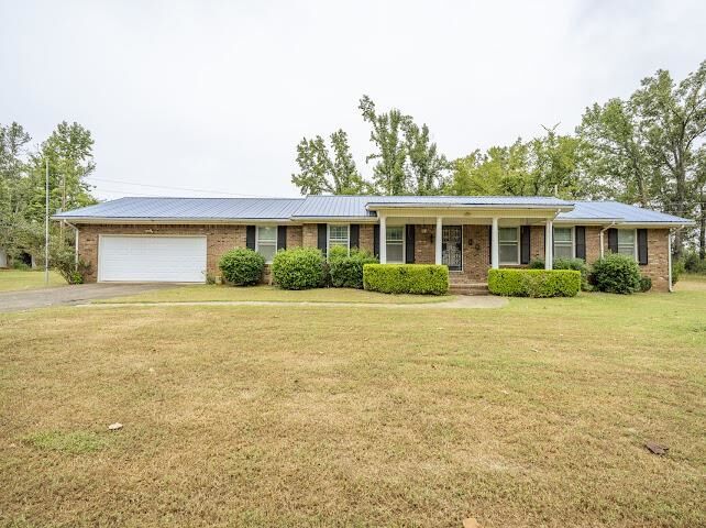 Property Photo: 660 Hinton Rd TN 38326