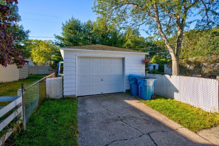 Property Photo: 530 Fleser Court MI 49456