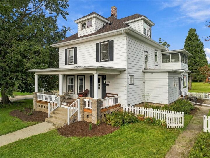Property Photo: 1702 E 5th Street IL 61081