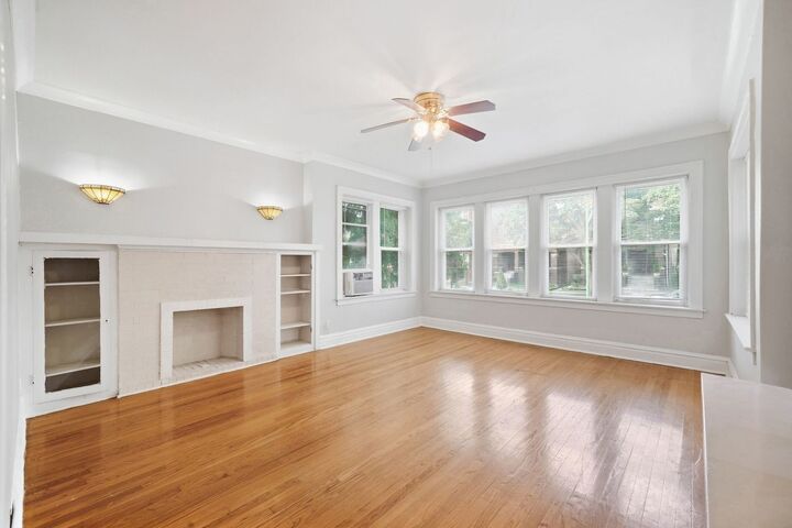 Property Photo: 6945 S Calumet Avenue 1S IL 60637