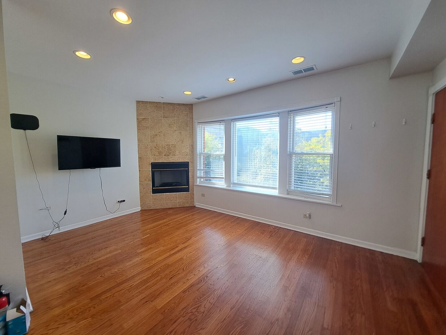 Property Photo:  4219 N Lockwood Avenue 4  IL 60641 