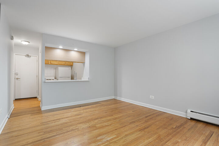 Property Photo:  6758 N Sheridan Avenue 541  IL 60626 