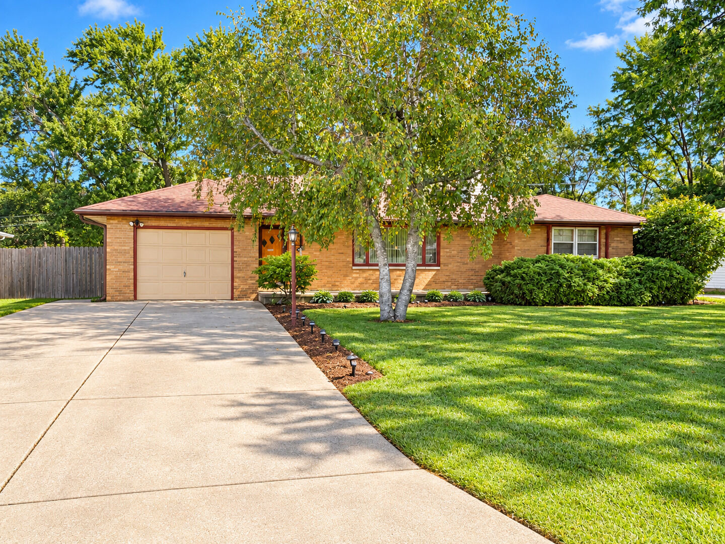 Property Photo: 1004 Magnolia Drive IL 60435
