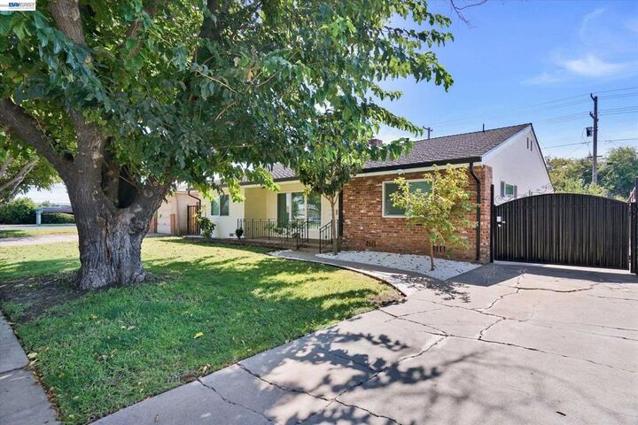 Property Photo: 456 Hollywood Ave CA 95376