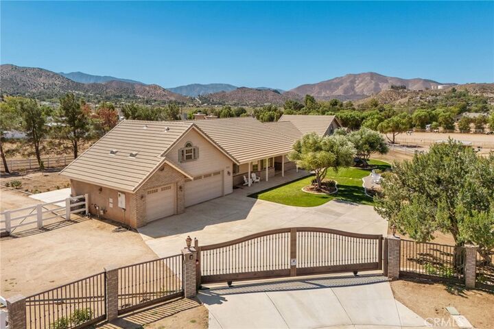 Property Photo:  2242 Dolores Place  CA 93510 