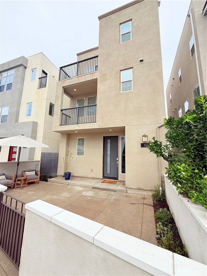 Property Photo:  35 Stetson Street  CA 92694 