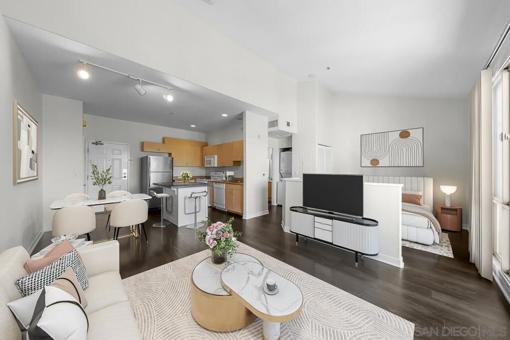 Property Photo:  1501 Front St 613  CA 92101 