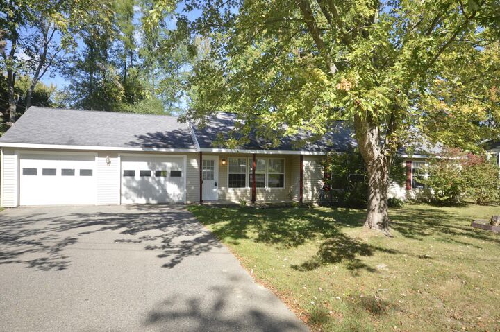 Property Photo:  16 Oak Street  ME 04953 