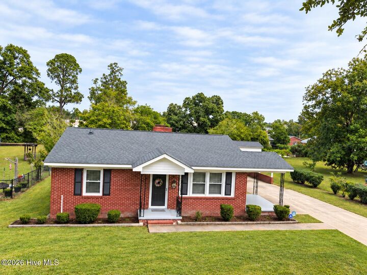 Property Photo:  604 W Boundary Street  NC 28551 