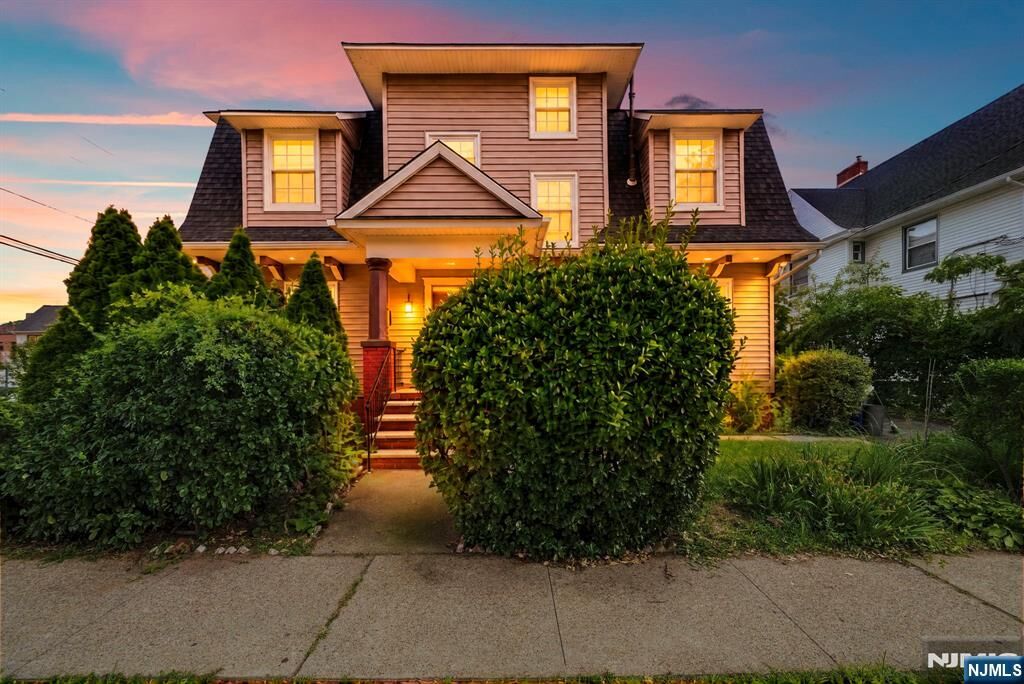 Property Photo:  44 Vanderbeck Place  NJ 07601 