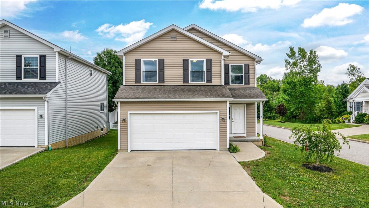 Property Photo:  1010 Ashwood Lane  OH 44241 