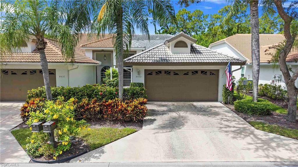 Property Photo: 8033 San Vista Cir 12R FL 34109