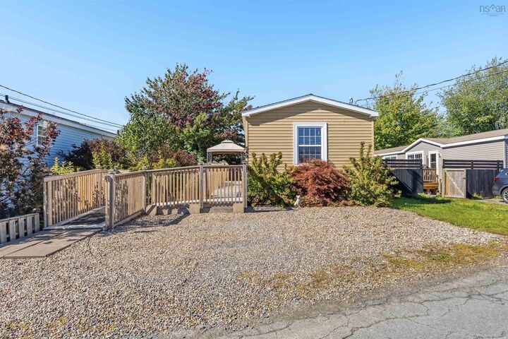 Property Photo:  549 Thorn Avenue  NS B4E 1P8 