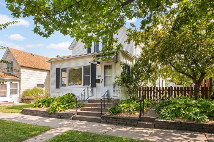 Property Photo:  328 Osceola Avenue S  MN 55102 