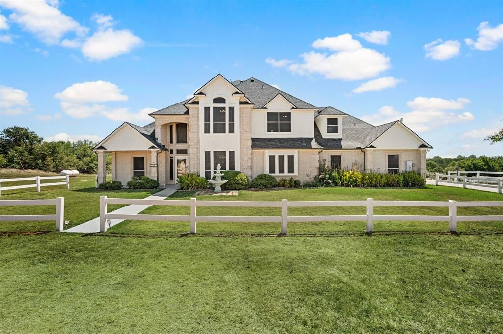 Property Photo: 141 Blue Sky Drive TX 76234