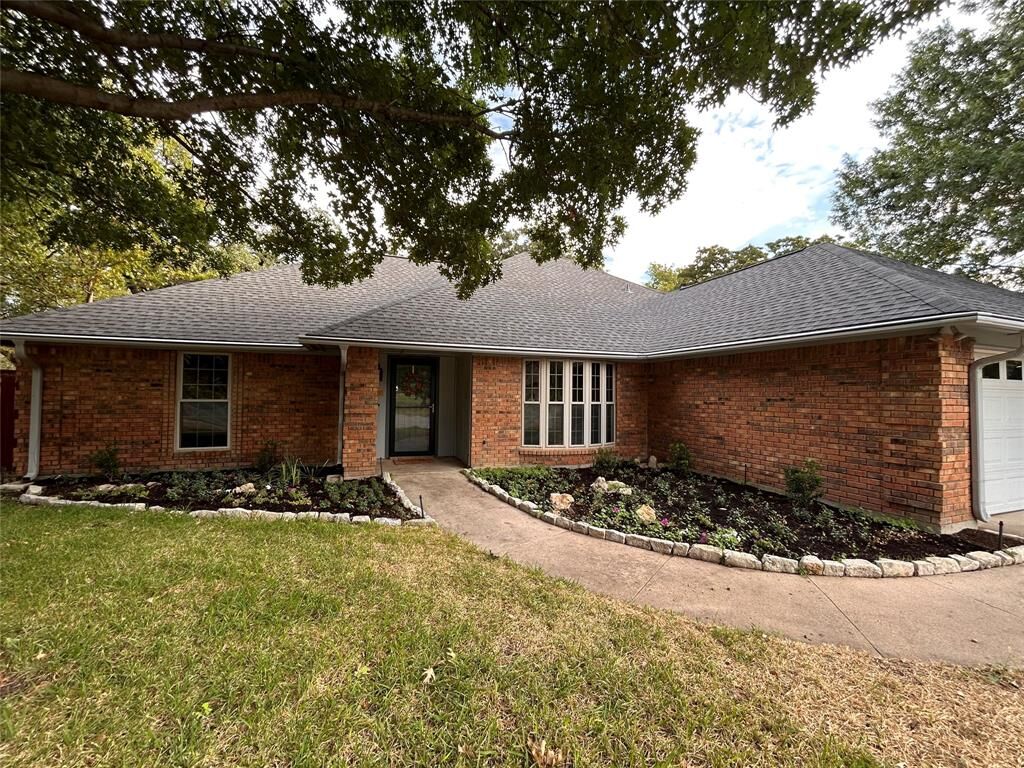 Property Photo: 8951 Hialeah Circle N TX 76182