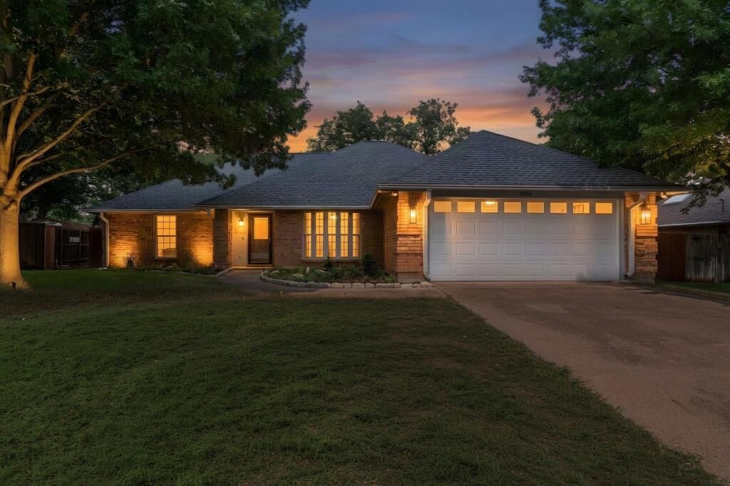 Property Photo:  8951 Hialeah Circle N  TX 76182 