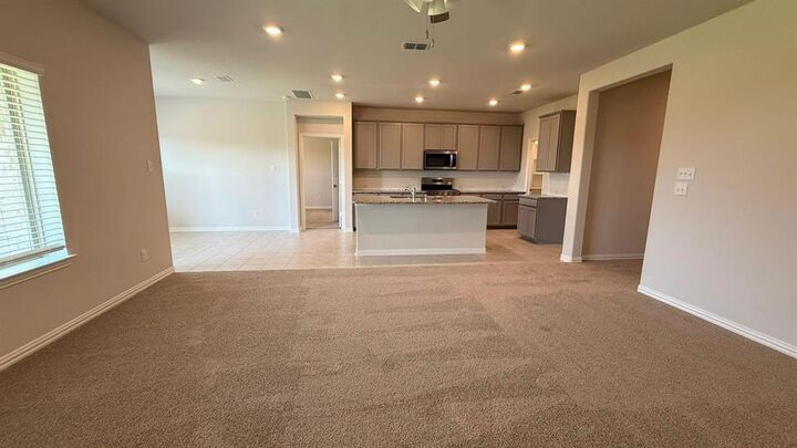 Property Photo: 820 Jacquelyn Dr TX 75068