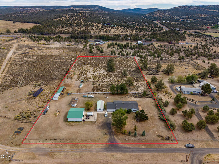 Property Photo: 11740 SE Meadowlark Court OR 97754