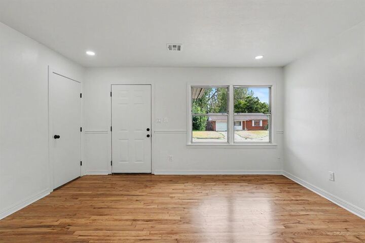 Property Photo: 1727 N Sapulpa Avenue OK 73107