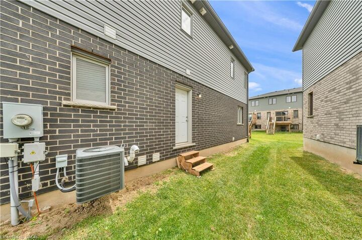 Property Photo:  13 Pony Way  ON N2R 0R8 