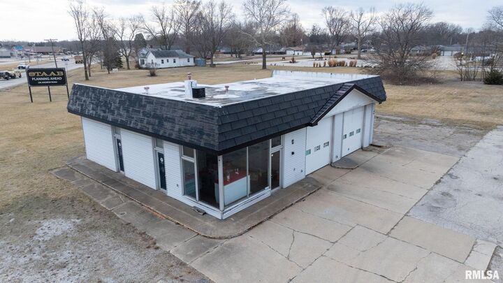 Property Photo: 2710 E Andrew Road IL 62684